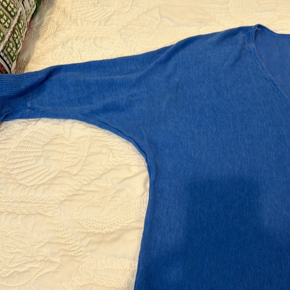 Lilly Pulitzer v Neck light weight tunic sweater M/L - Picture 3 of 6